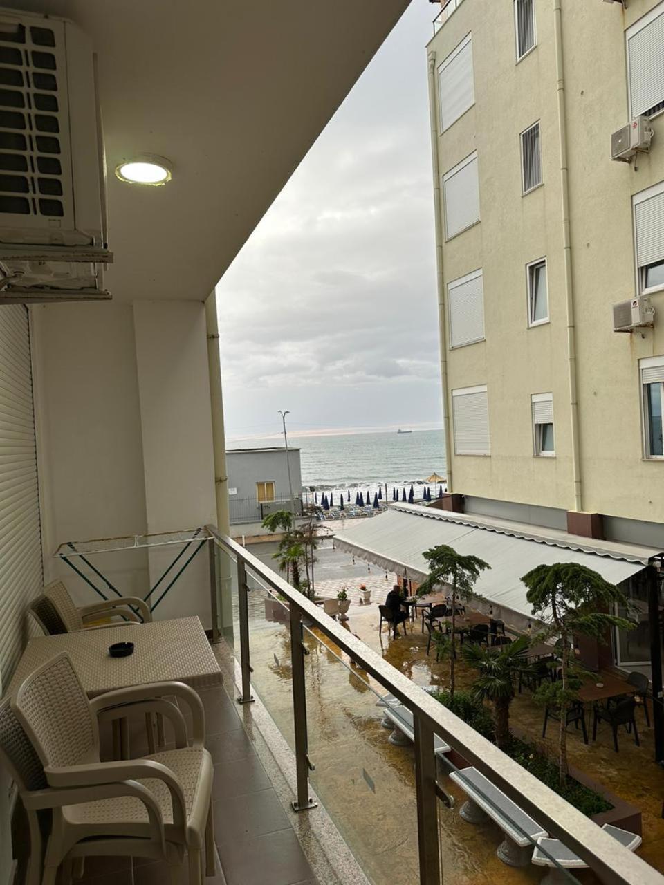 Beachfront Apartament Shëngjin